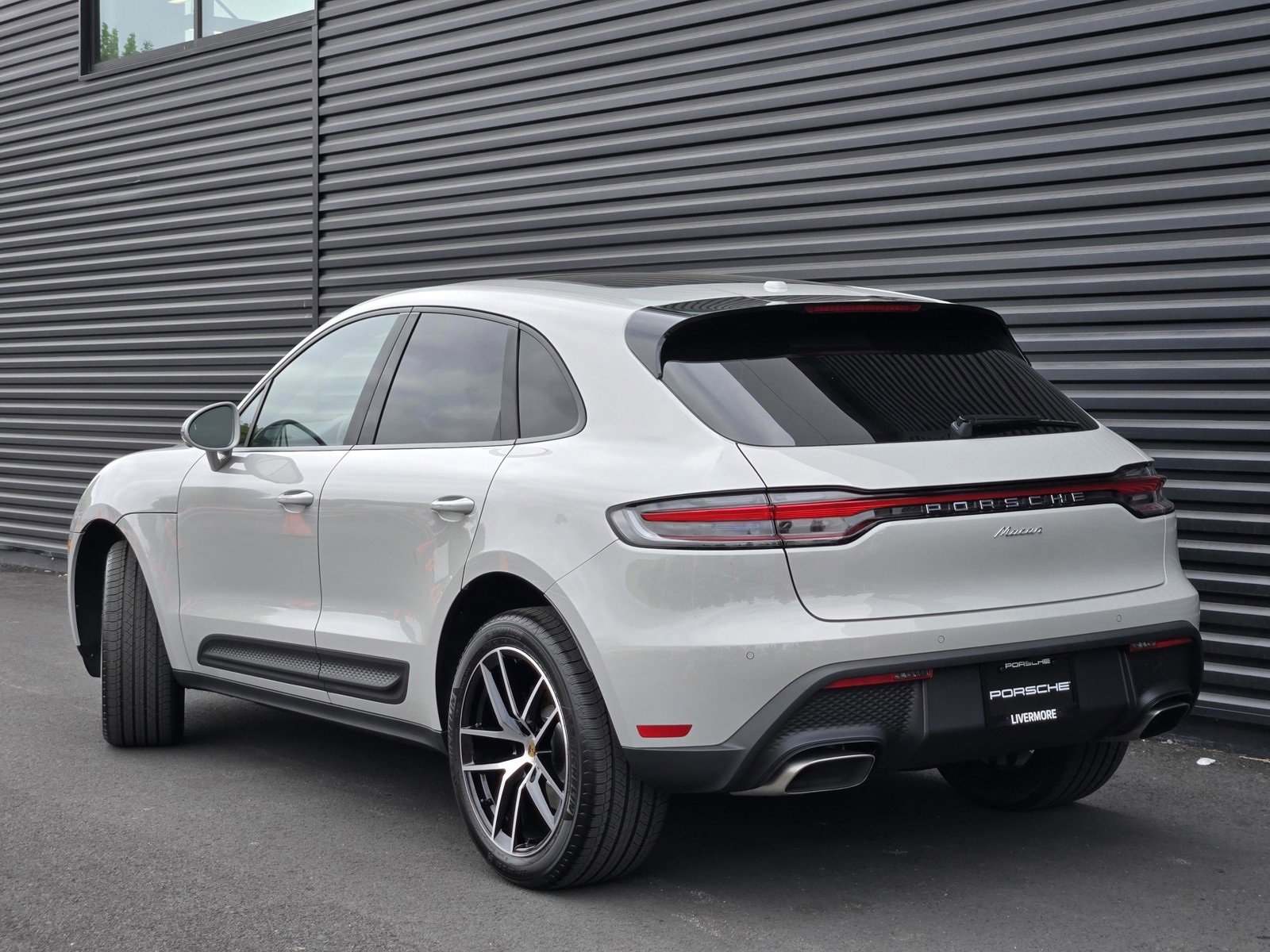 2026 Porsche Macan T photo 3