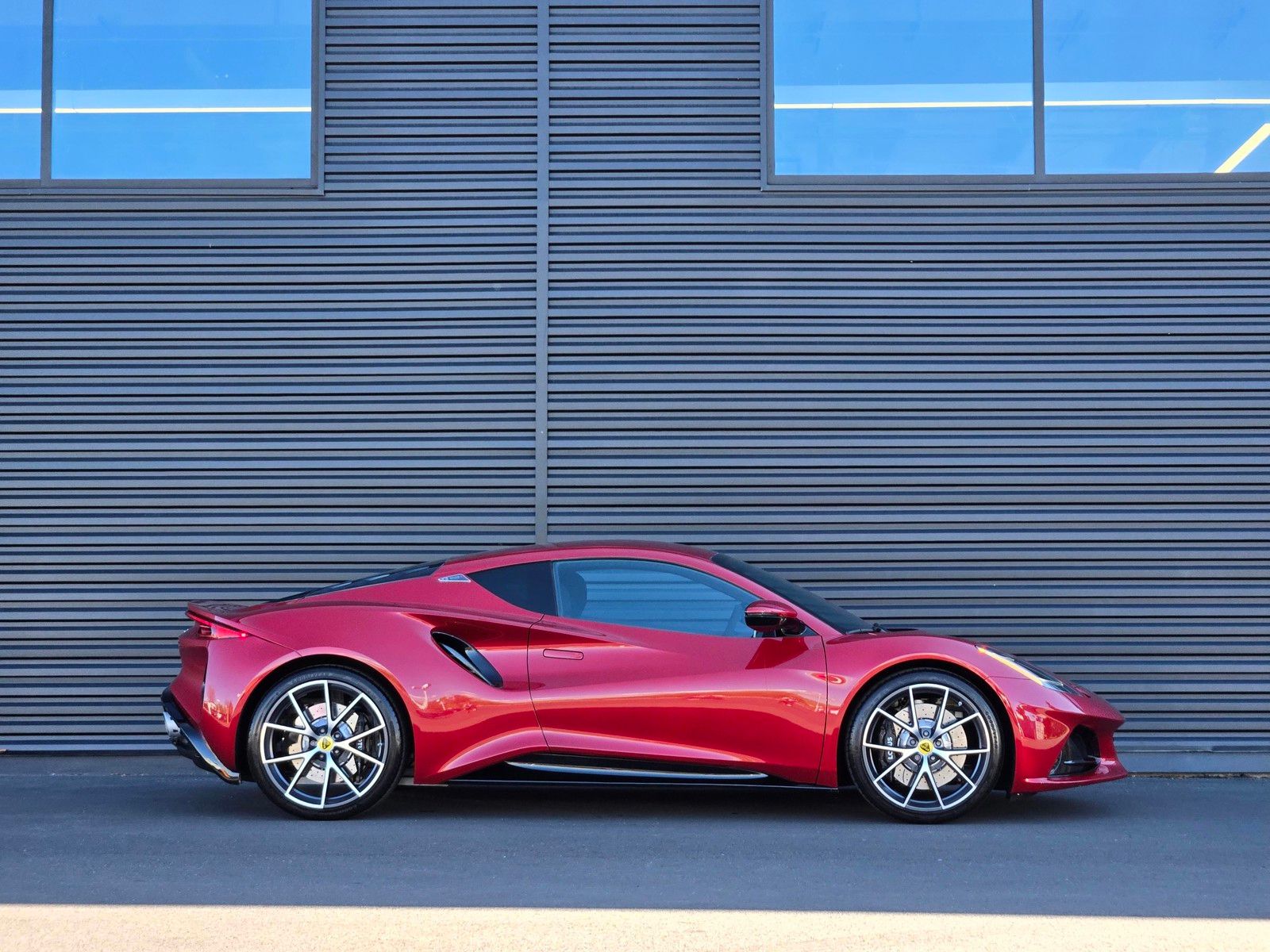 2024 Lotus Emira photo 3