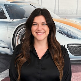 Staff member Almina R. from fe8d56e8c6b0