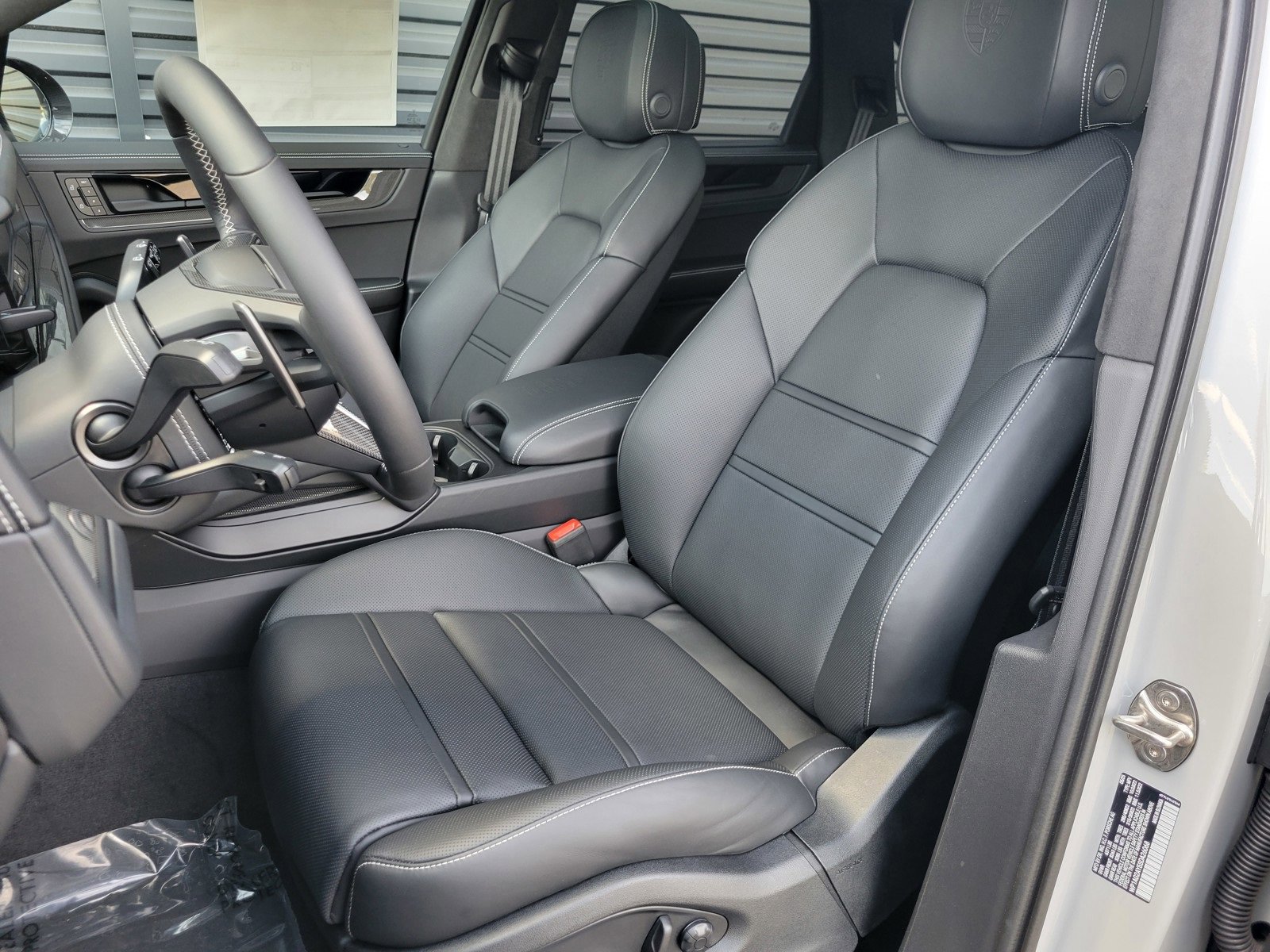 2025 Porsche Cayenne GTS photo 4