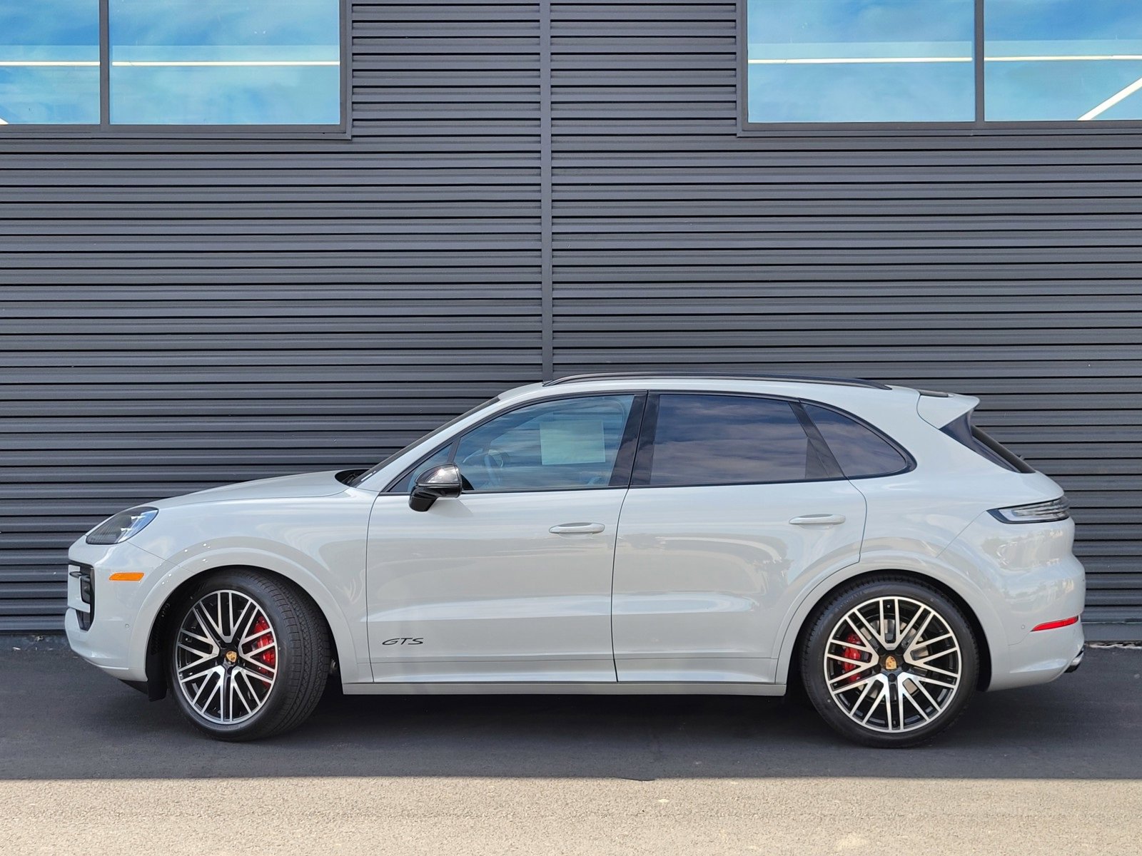 2025 Porsche Cayenne GTS photo 2