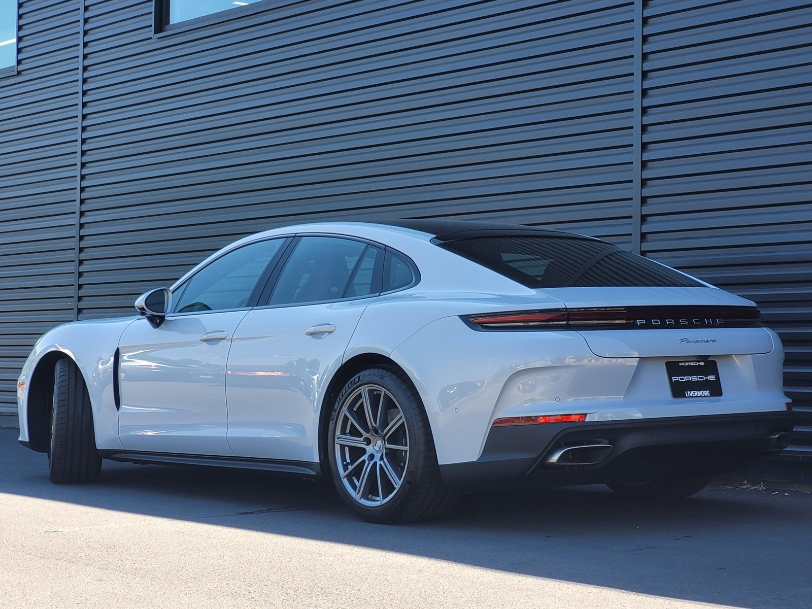 2025 Porsche Panamera Turbo photo 3