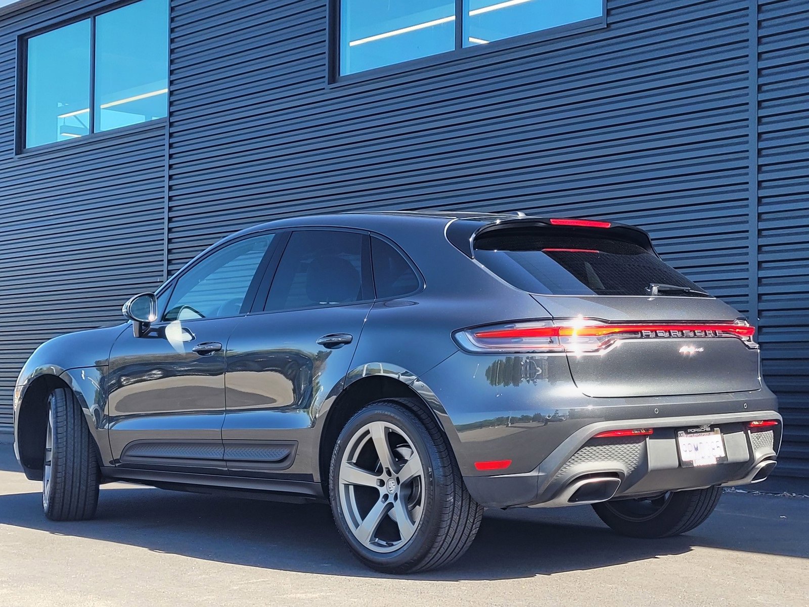 2024 Porsche Macan T photo 3