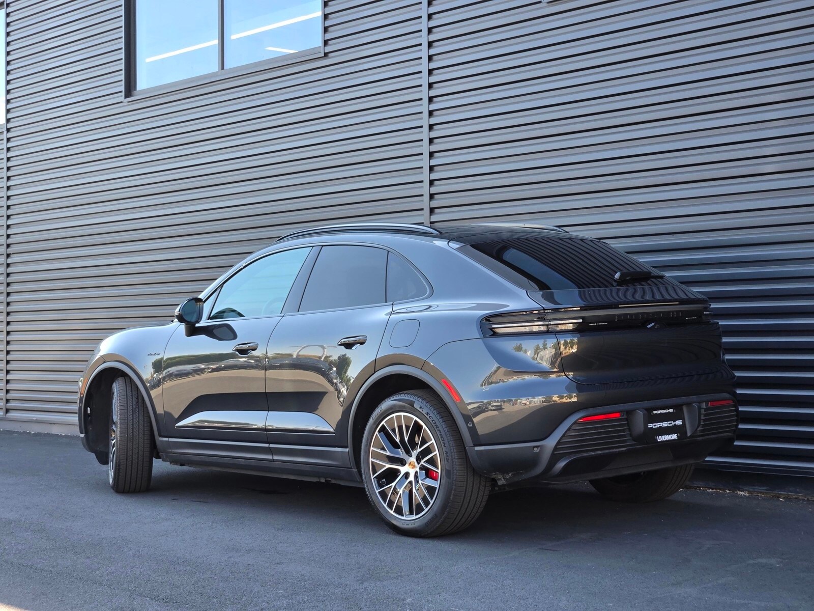 2025 Porsche Macan Electric photo 3