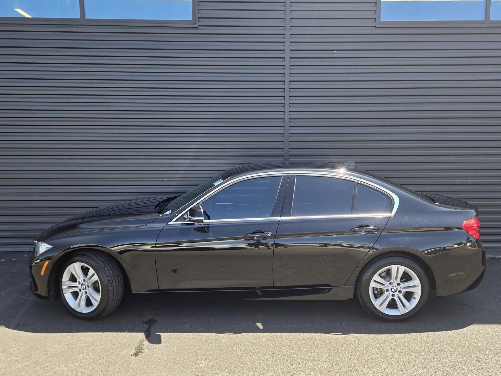 2017 Bmw 330i photo 2