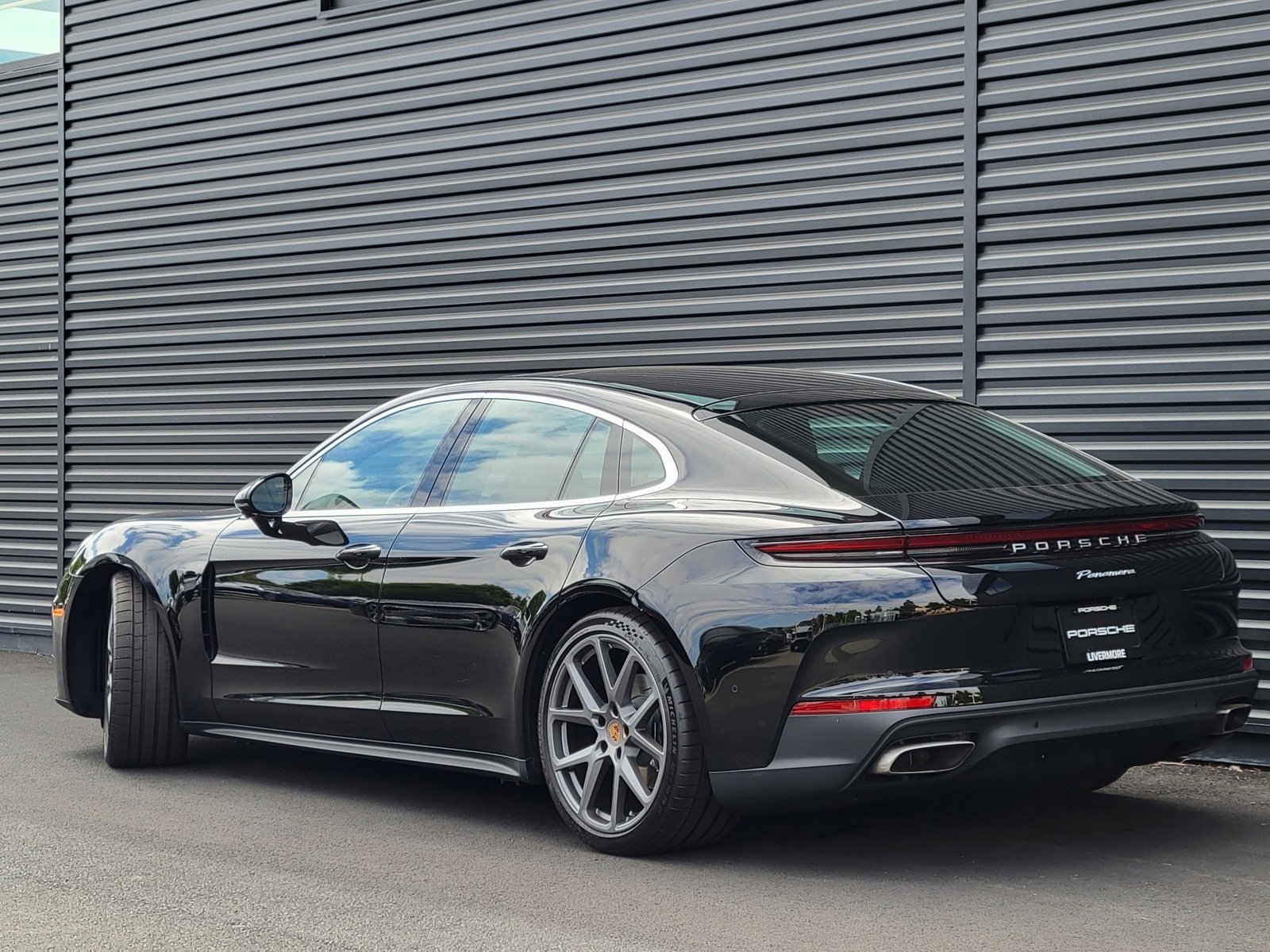 2025 Porsche Panamera 4 photo 3