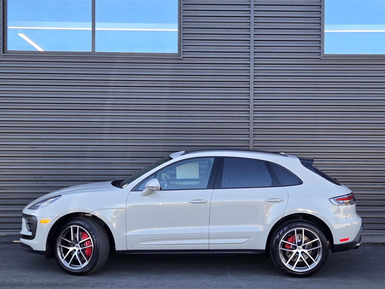 2026 Porsche Macan S photo 2