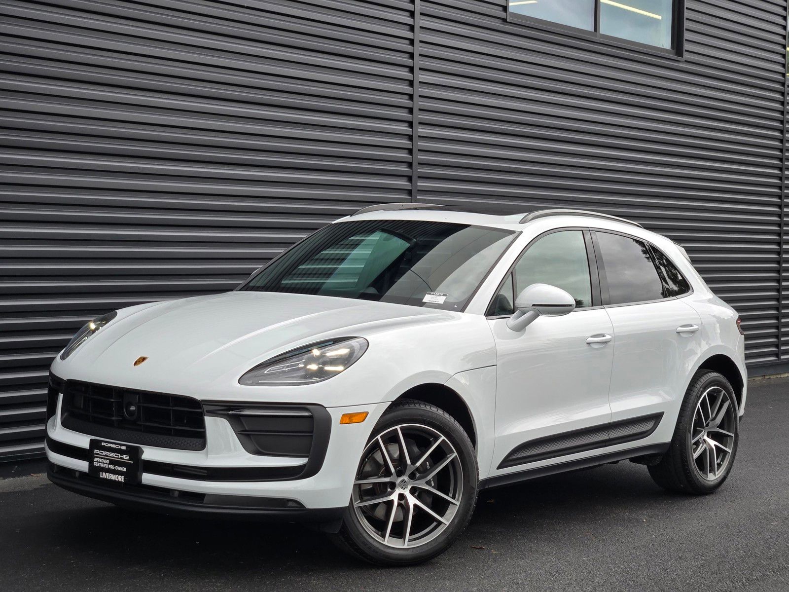 2025 Porsche Macan T