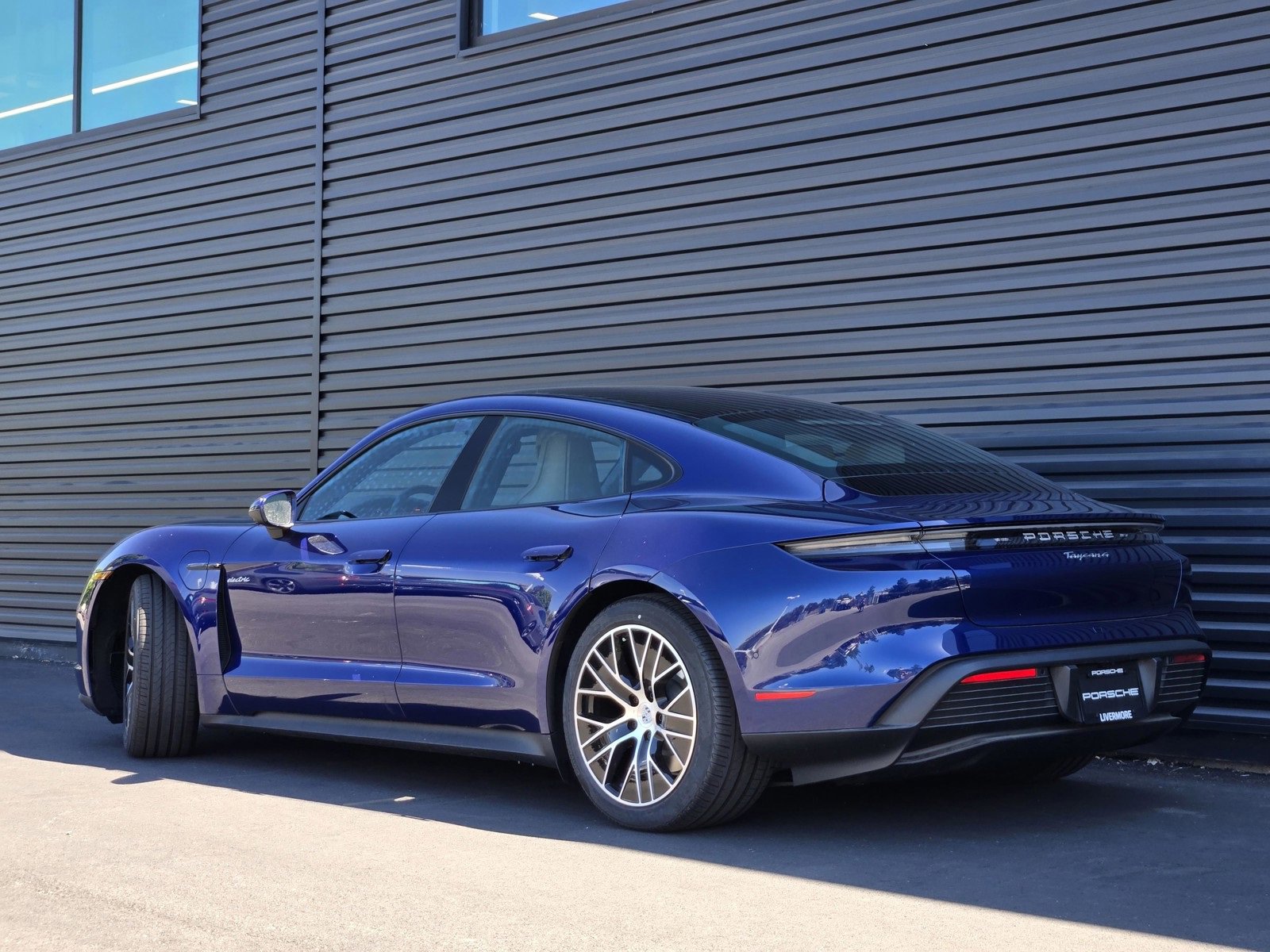 2025 Porsche Taycan 4 photo 3