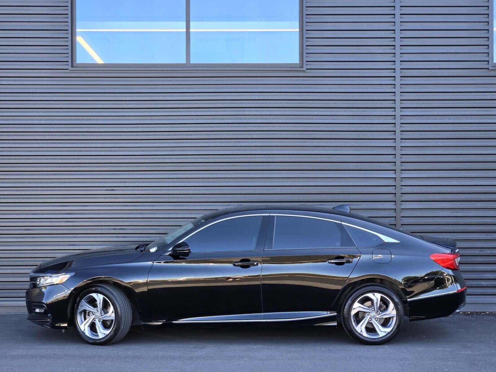 2019 Honda Accord EX-L 1.5T photo 2