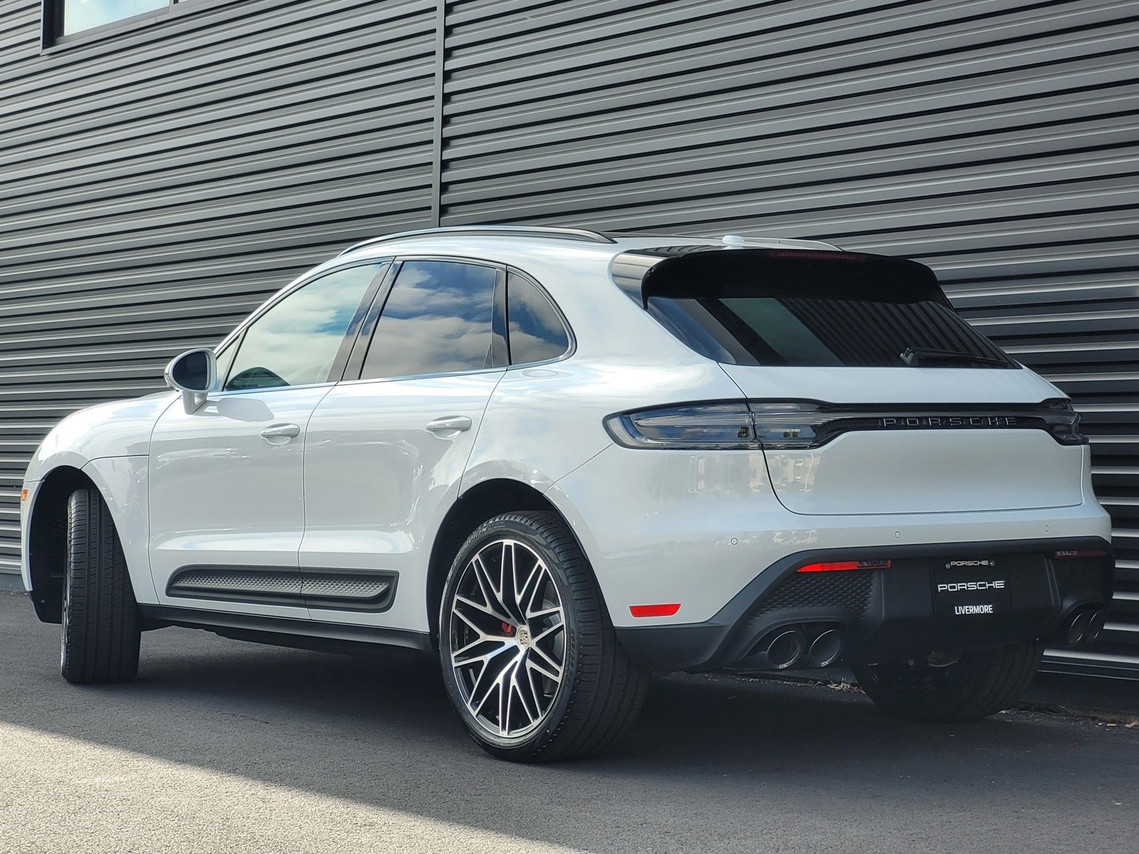 2025 Porsche Macan S photo 3