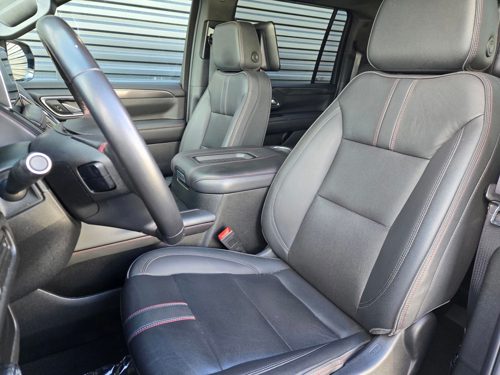 2023 Chevrolet Suburban RST photo 4