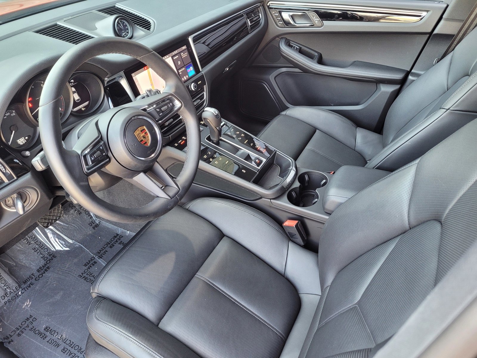 2025 Porsche Macan T photo 4