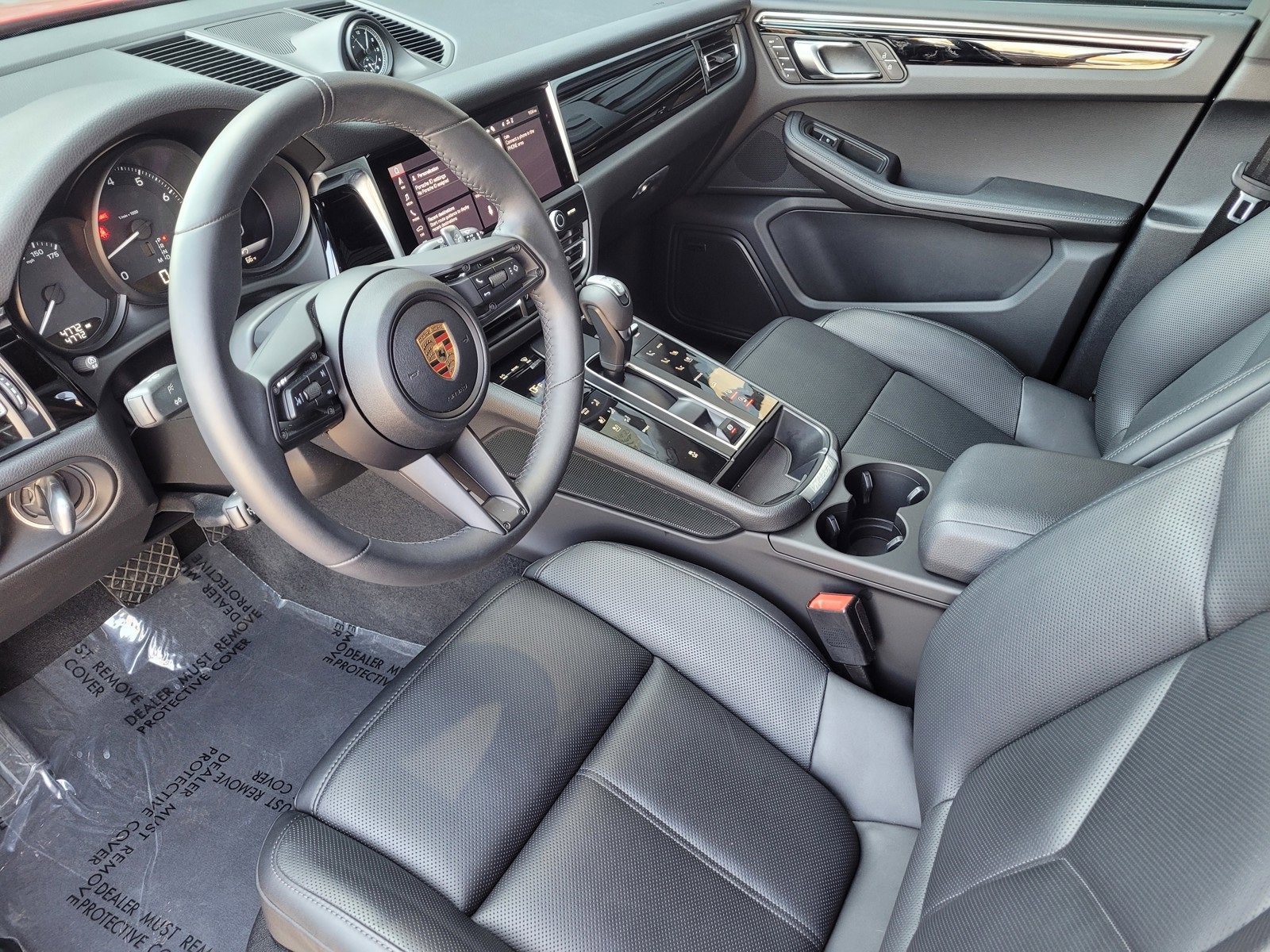 2025 Porsche Macan T photo 4