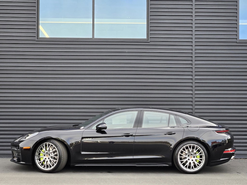 2026 Porsche Panamera E-Hybrid 4 photo 3