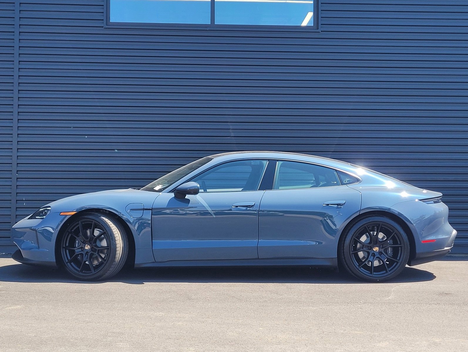 2025 Porsche Taycan 4 photo 2