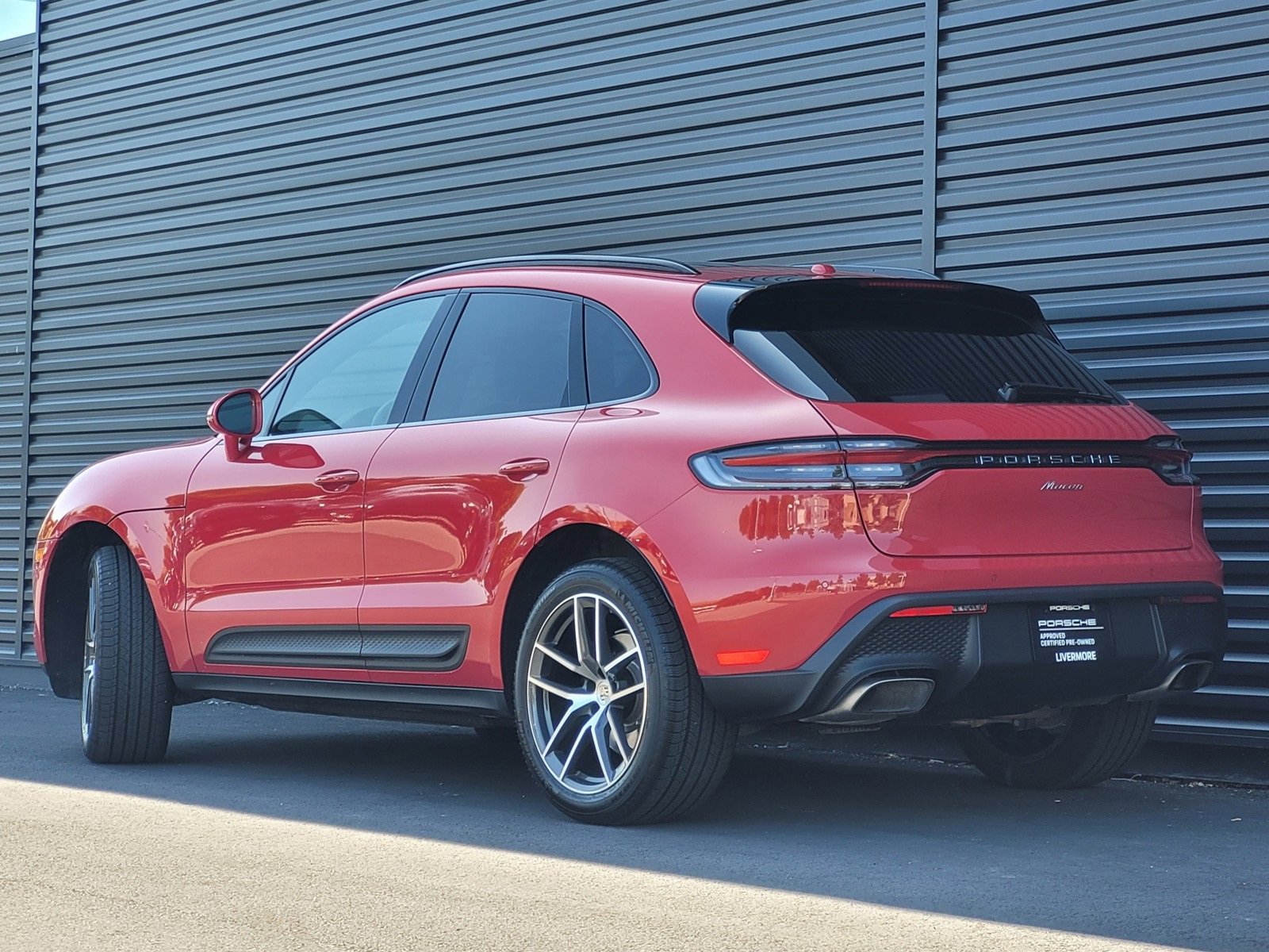 2025 Porsche Macan T photo 3
