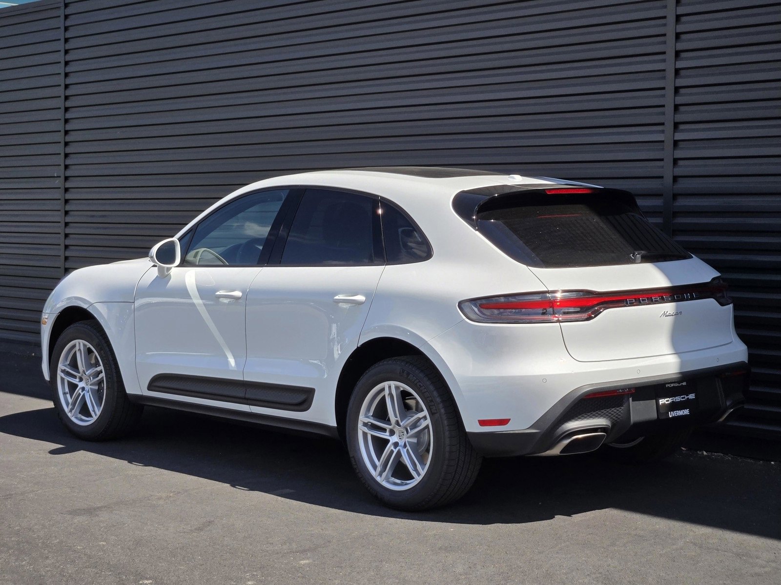 2025 Porsche Macan T photo 3