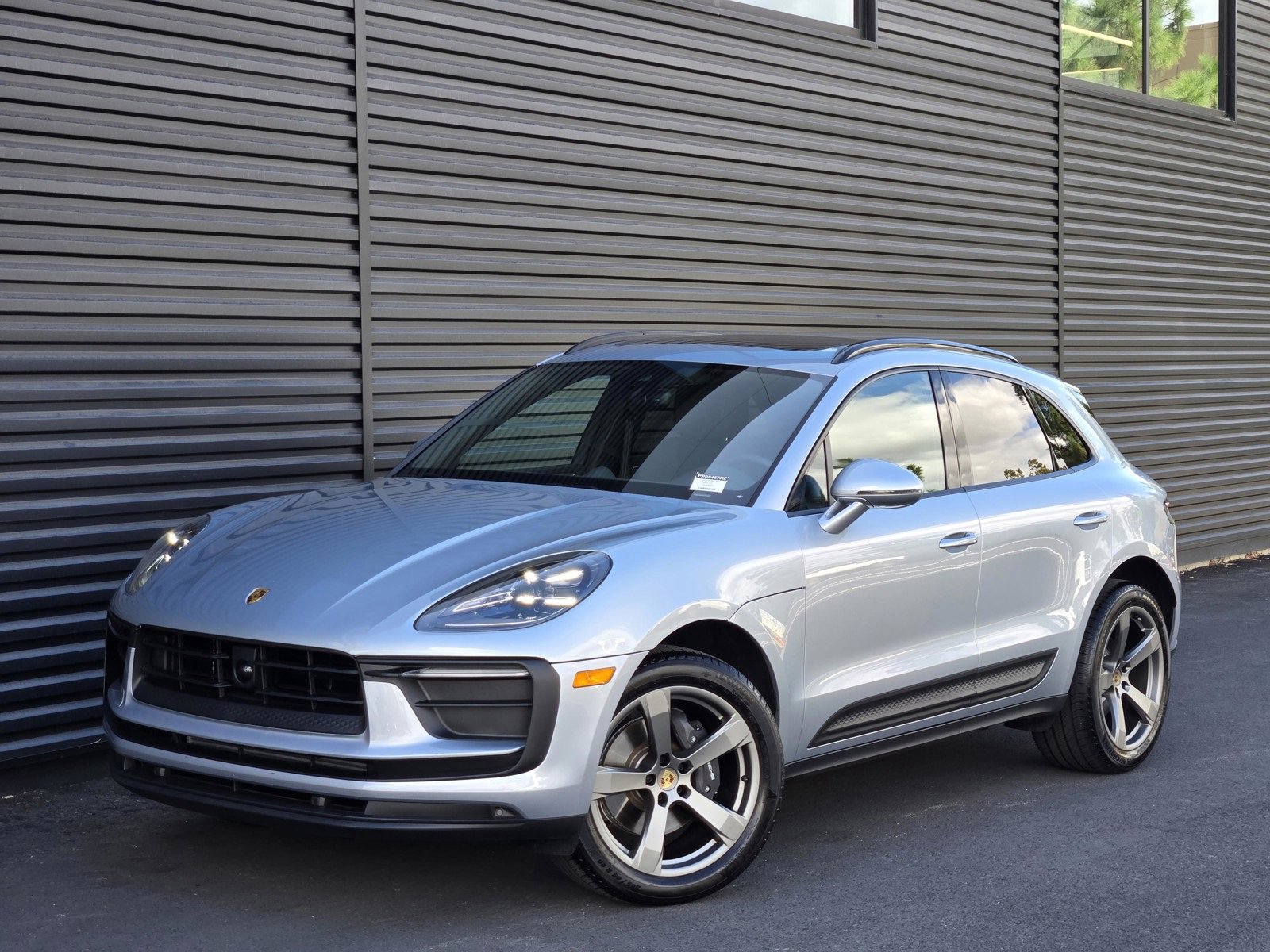 2025 Porsche Macan Base