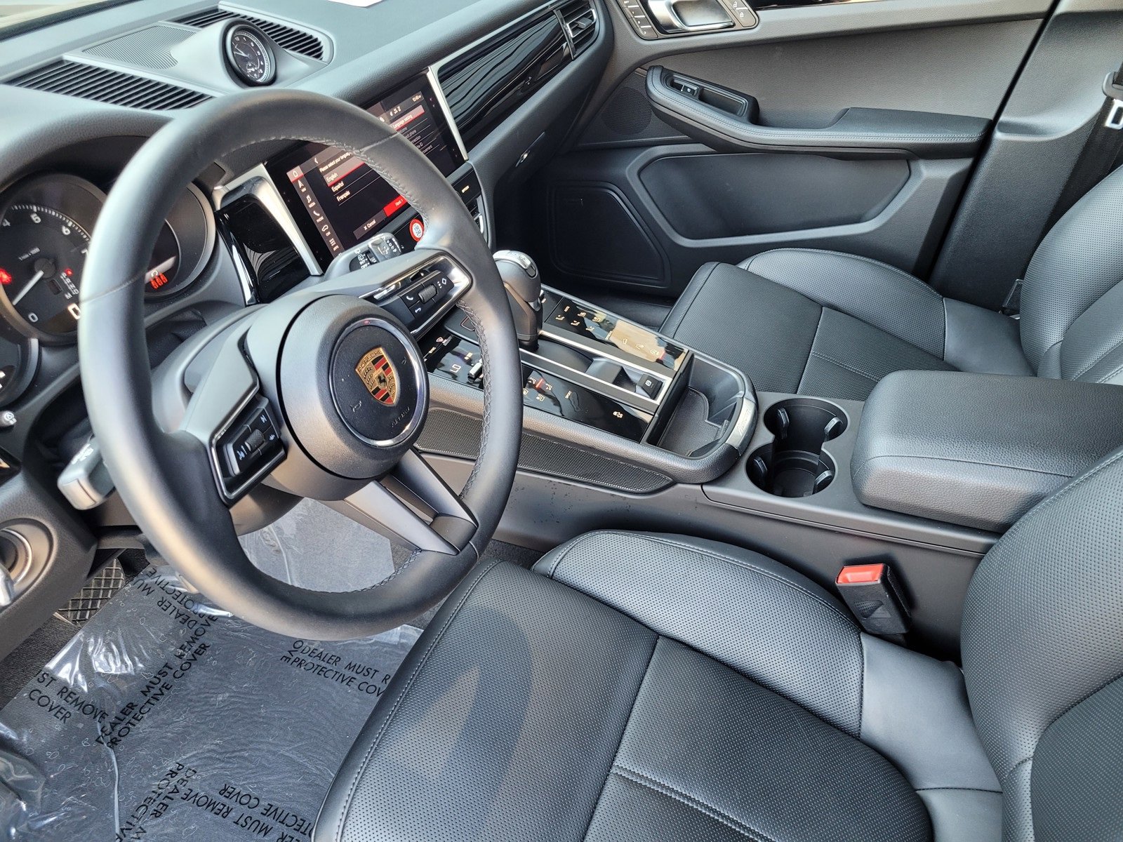 2025 Porsche Macan T photo 4