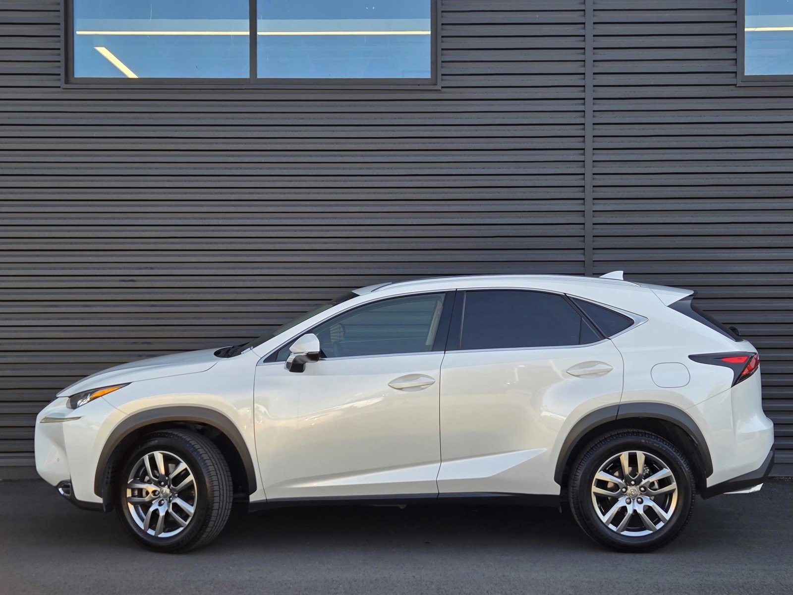 2016 Lexus NX 200t Luxury photo 2