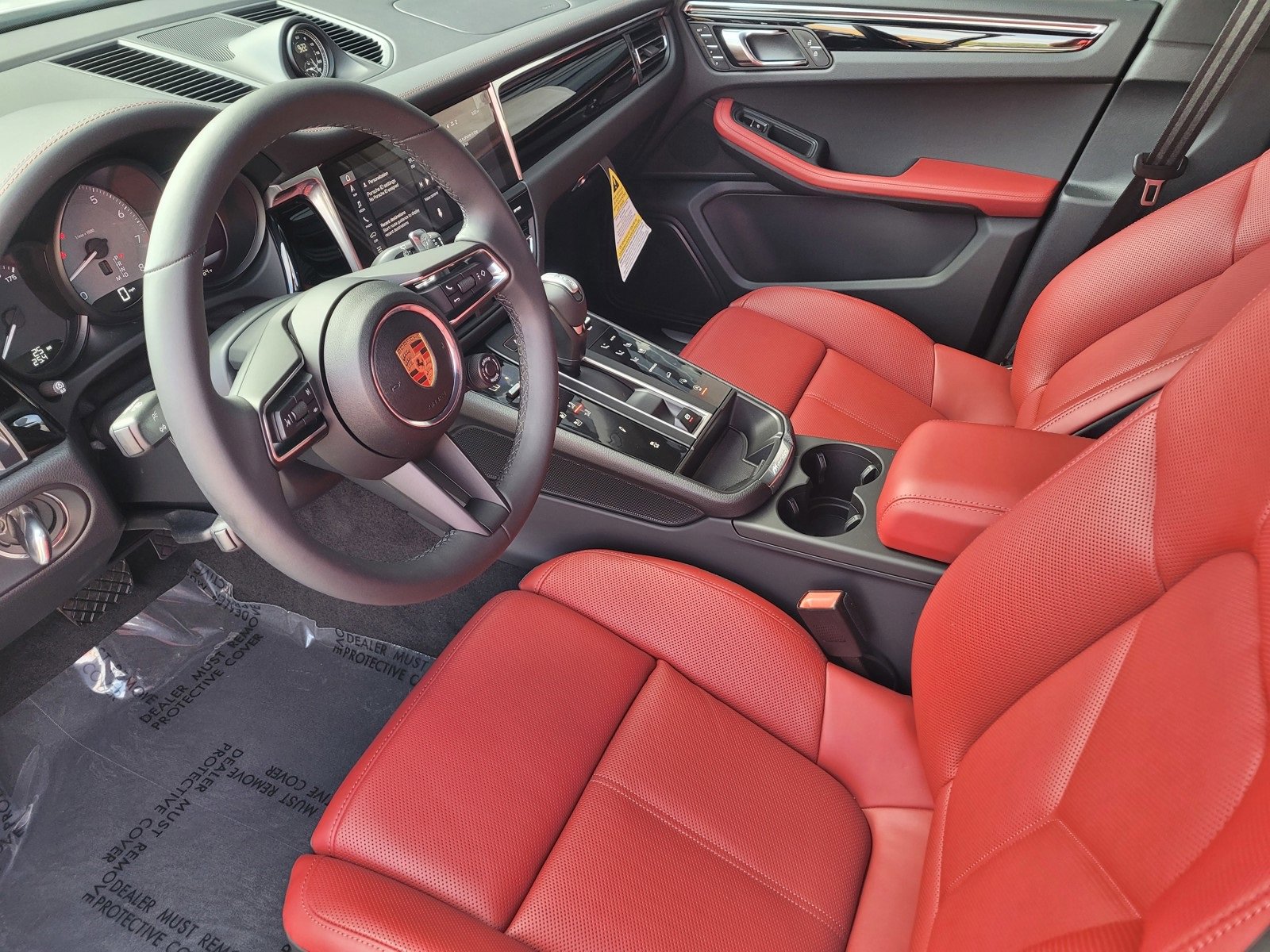 2025 Porsche Macan S photo 4