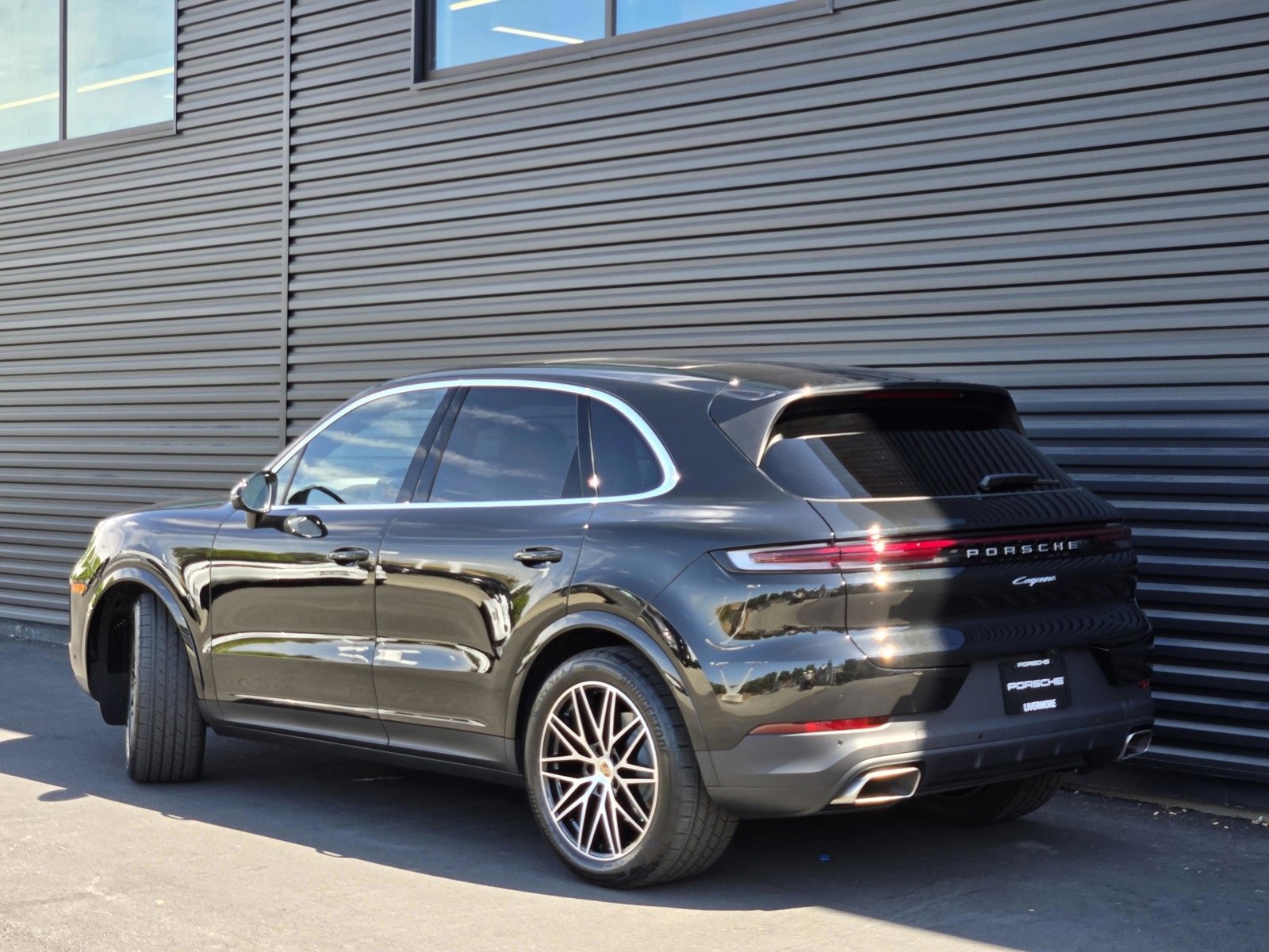 2025 Porsche Cayenne photo 2