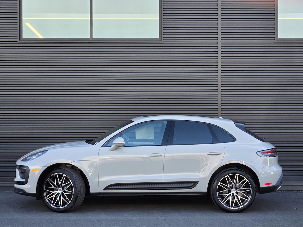 2026 Porsche Macan T photo 2