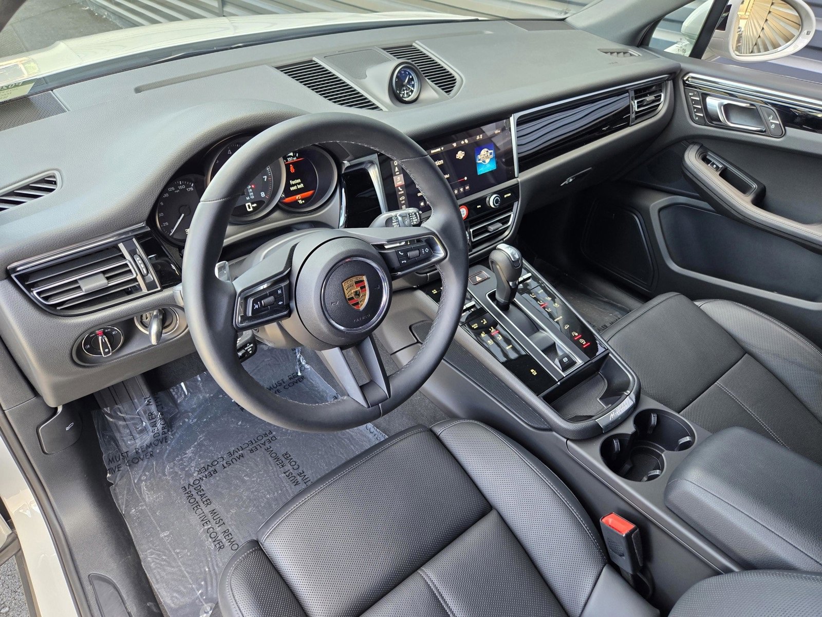 2025 Porsche Macan photo 4