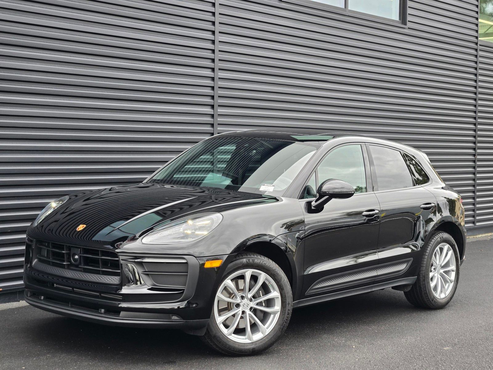 2025 Porsche Macan T