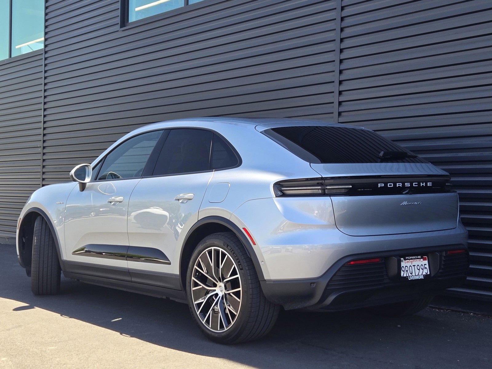 2024 Porsche Macan Electric 4 photo 3