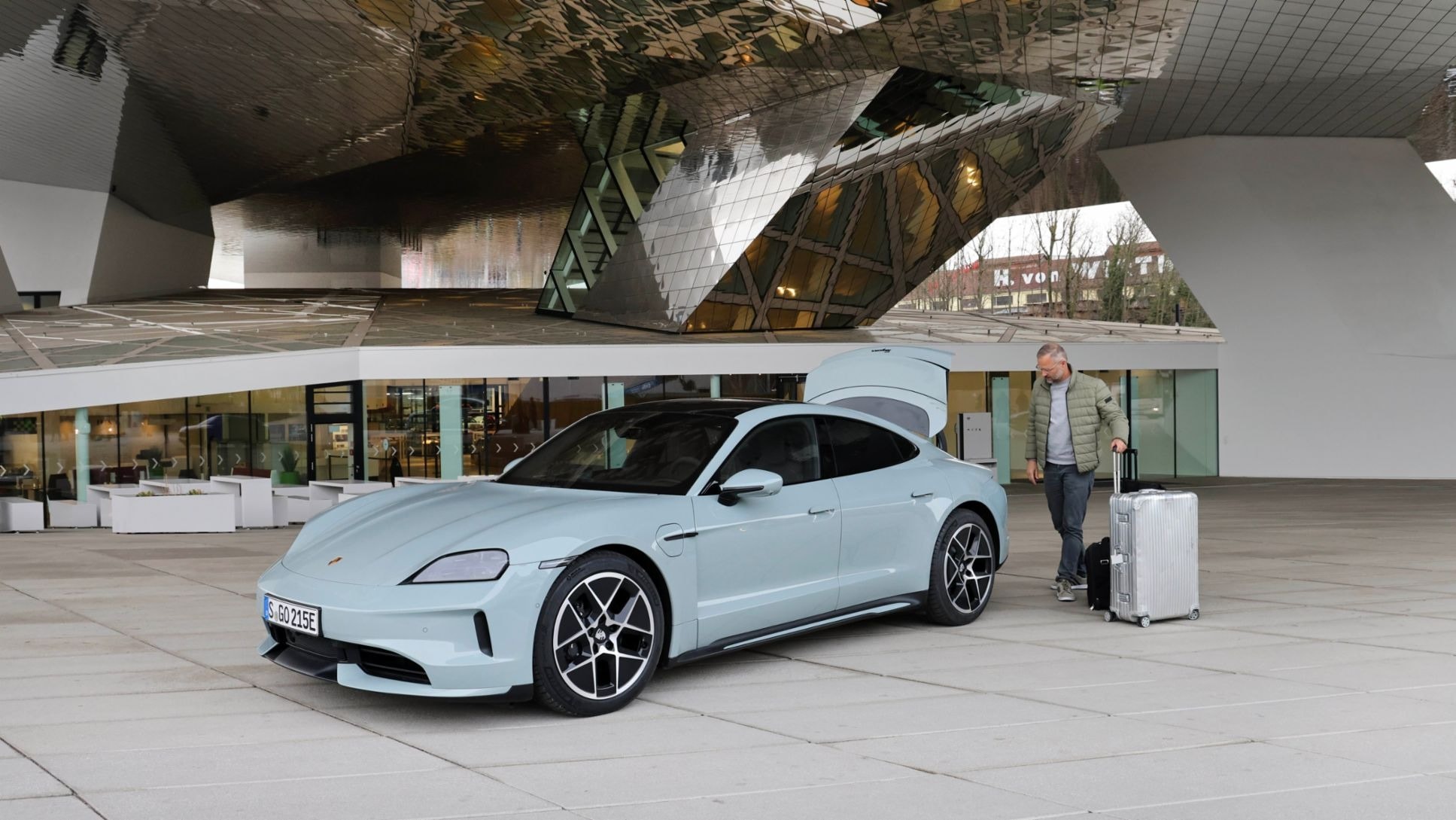 2025-porsche-taycan.jpg