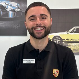 Staff member Yanni K. from 1010333eb99c