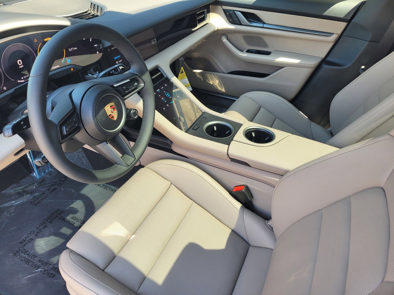 2025 Porsche Taycan 4 photo 4
