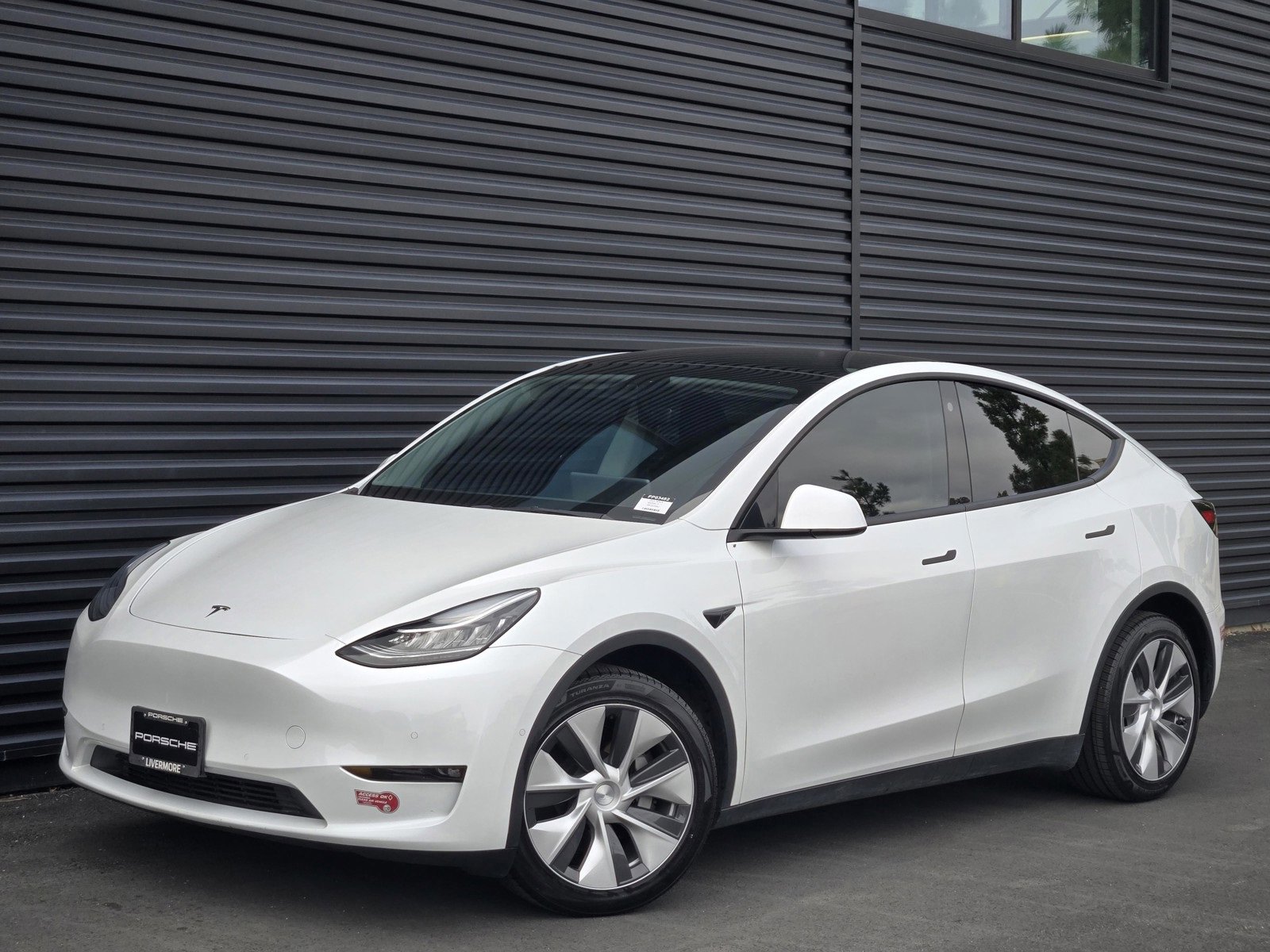 2021 Tesla Model Y Long Range's photo