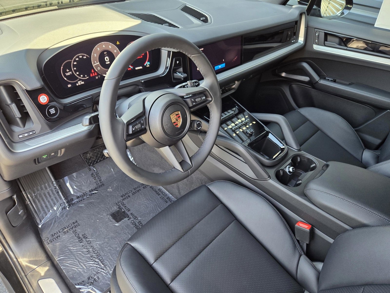 2025 Porsche Cayenne photo 3