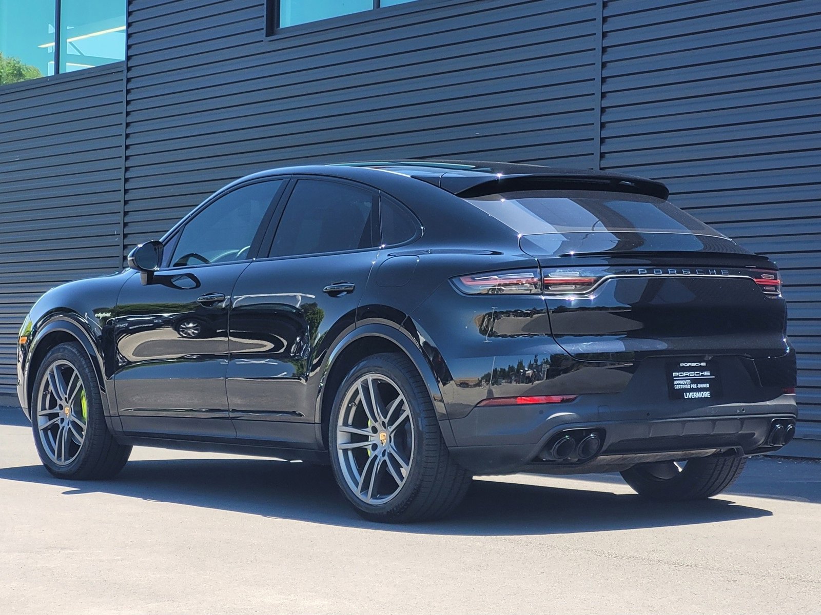 2022 Porsche Cayenne E-Hybrid Coupe photo 3