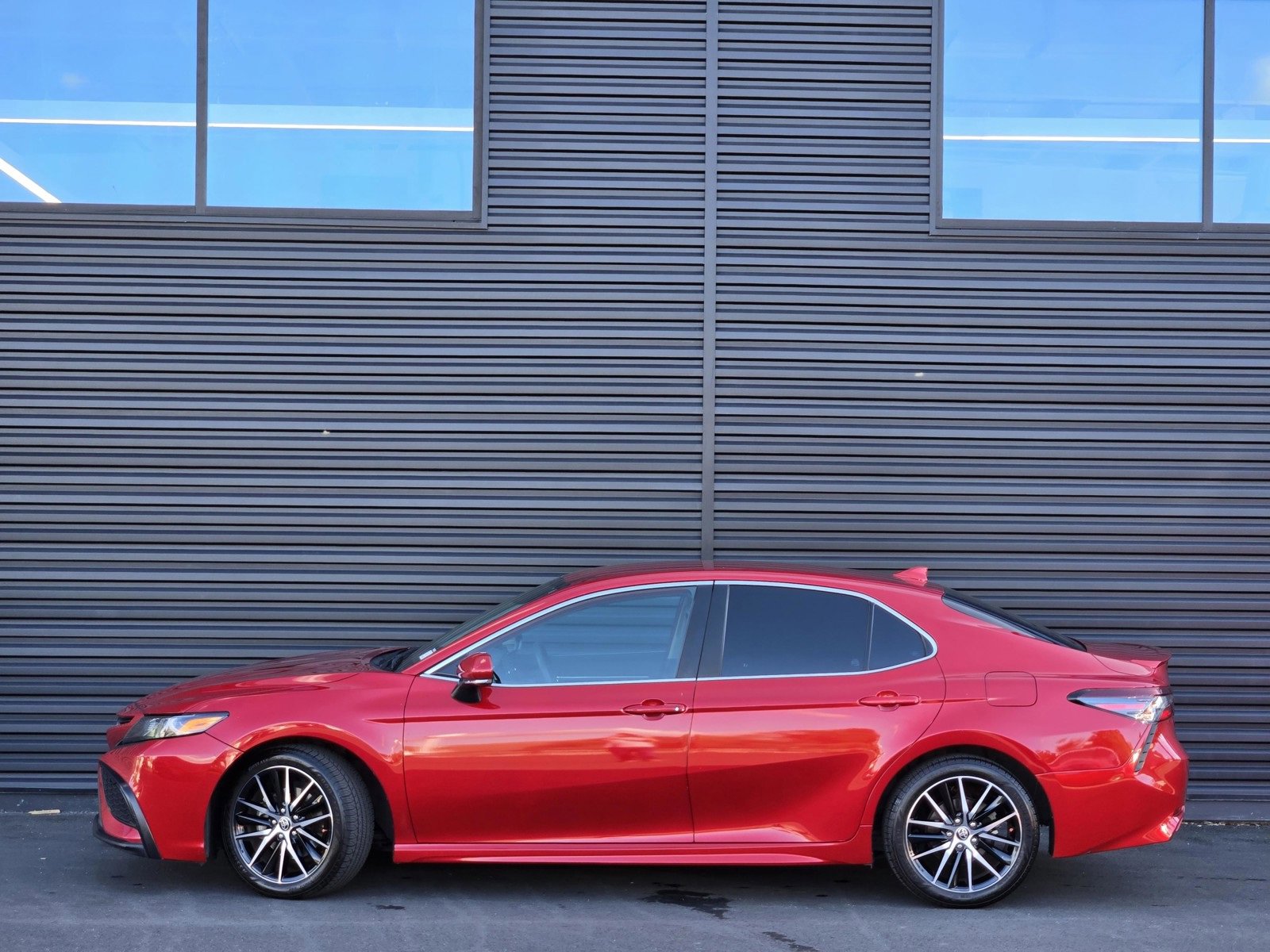 Used 2021 Toyota Camry SE with VIN 4T1T11AK1MU404578 for sale in Livermore, CA