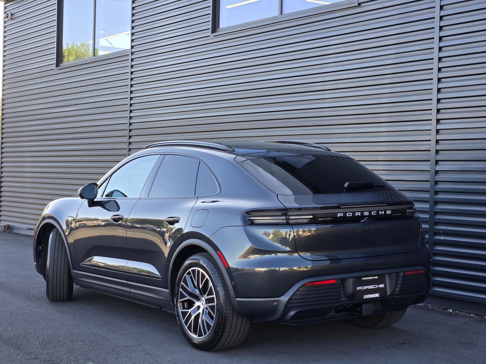 2025 Porsche Macan Electric photo 3