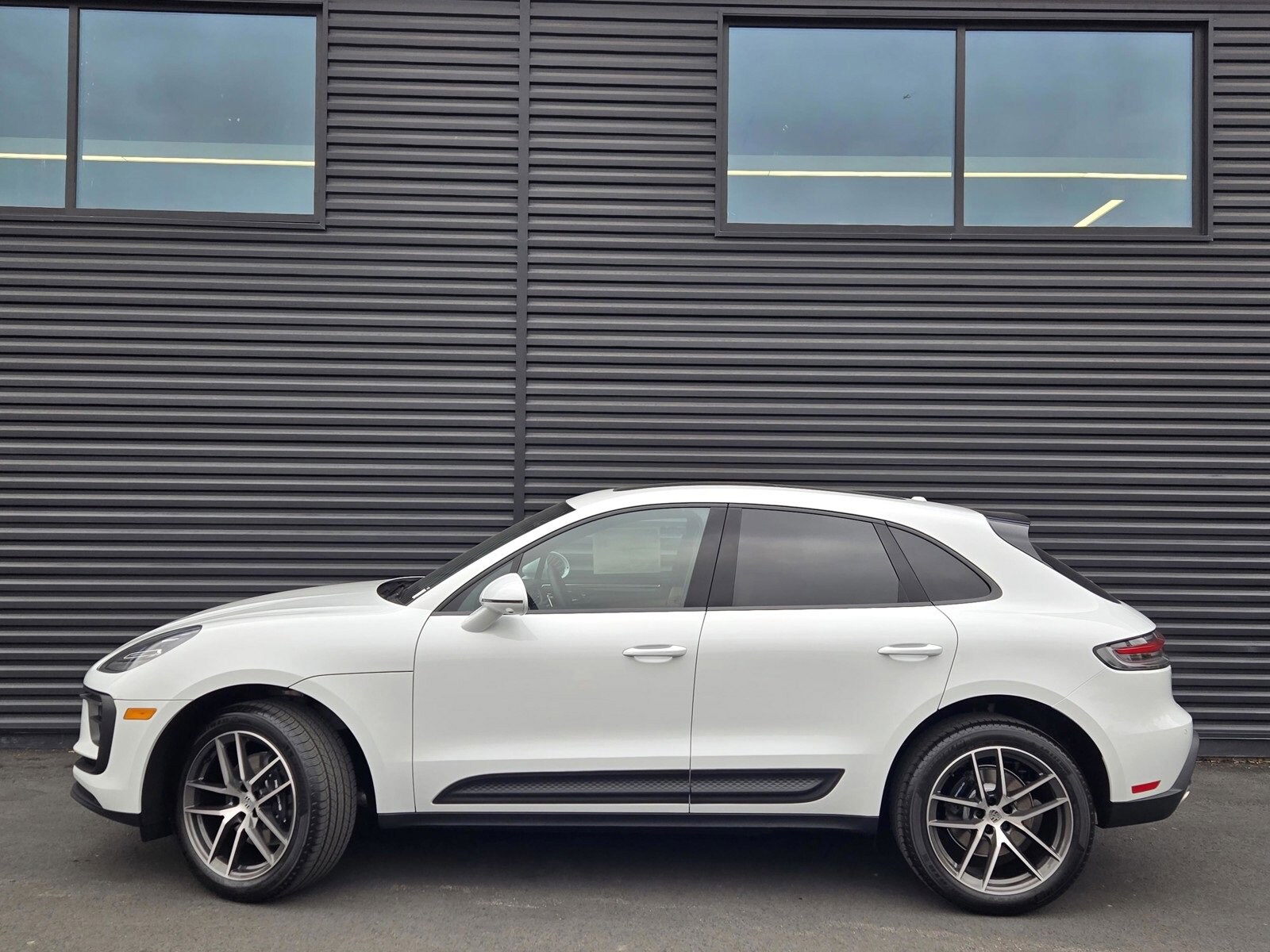 2026 Porsche Macan T photo 3