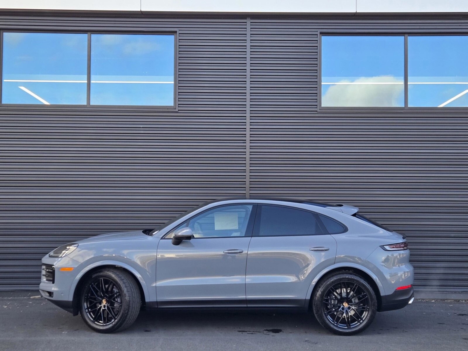 2026 Porsche Cayenne Coupe photo 2