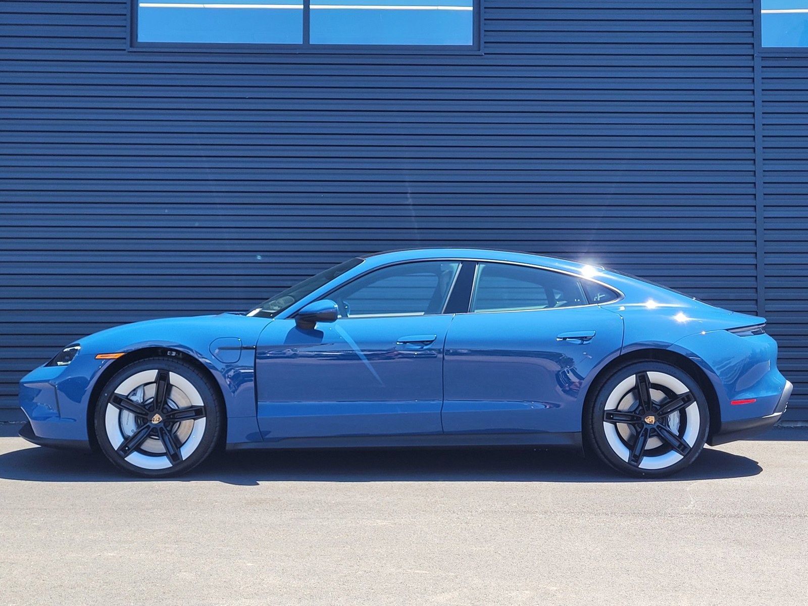 2025 Porsche Taycan 4 photo 2
