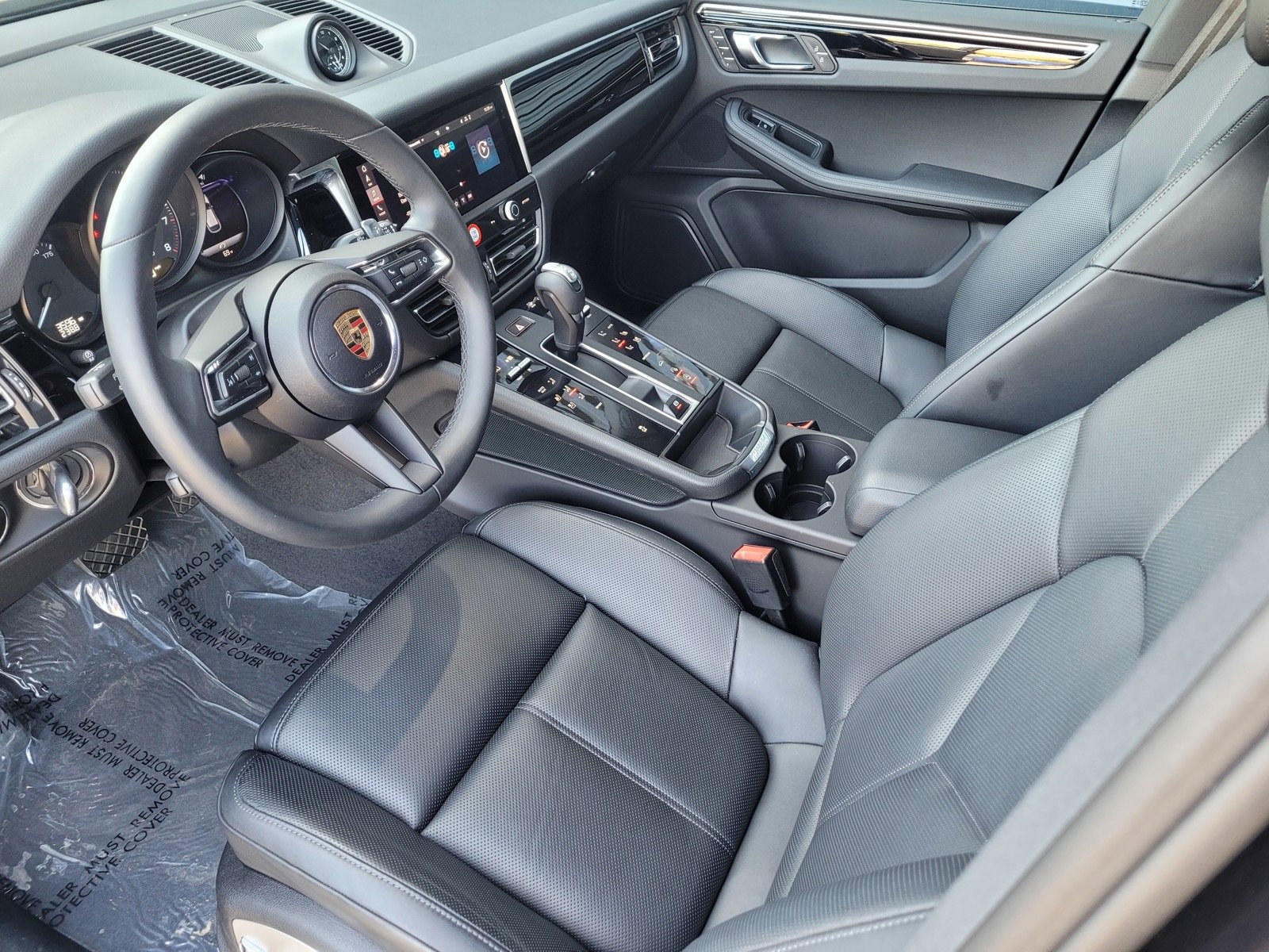 2025 Porsche Macan T photo 4