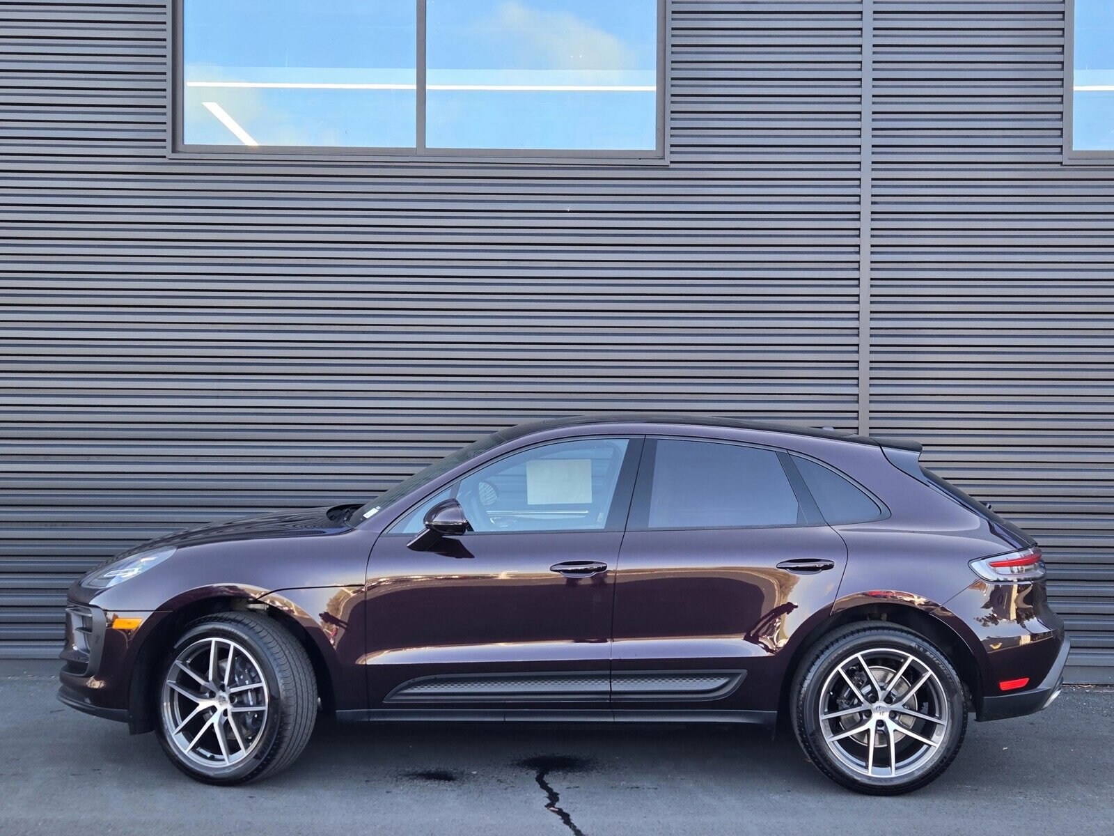 2026 Porsche Macan T photo 2