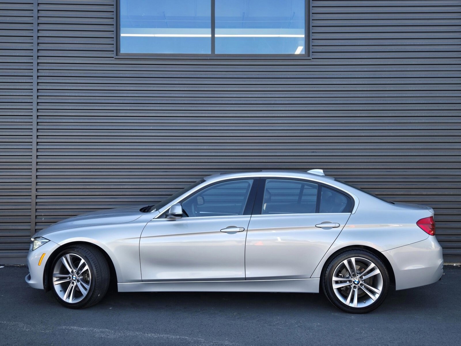 2018 Bmw 330i xDrive Sedan photo 2
