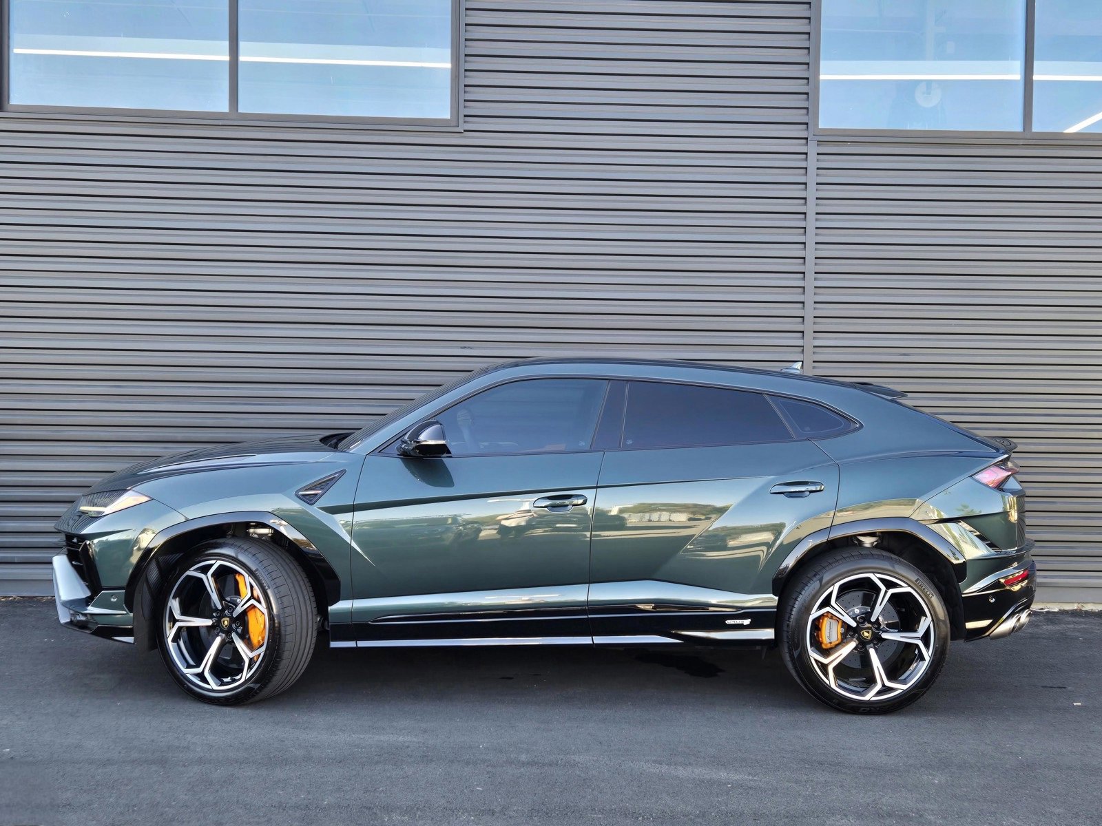 2024 Lamborghini Urus S photo 2
