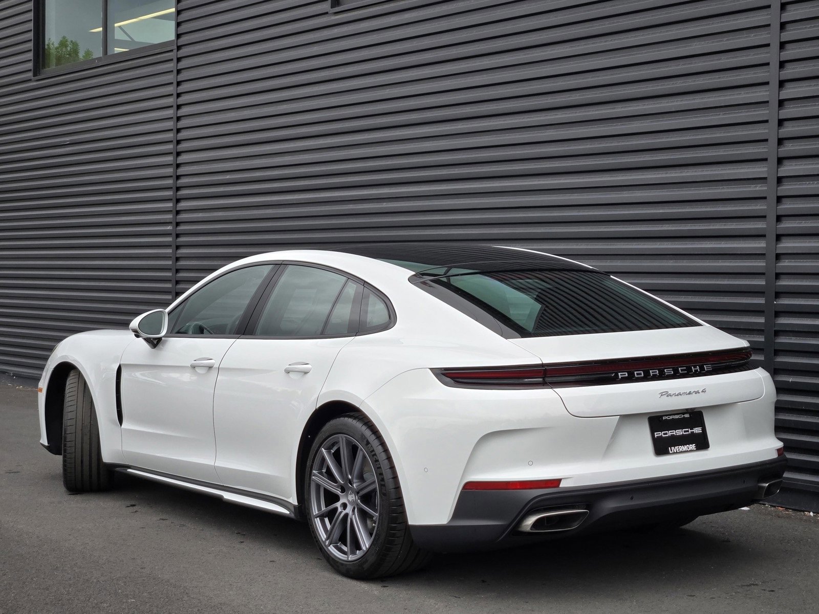 2026 Porsche Panamera 4 photo 3