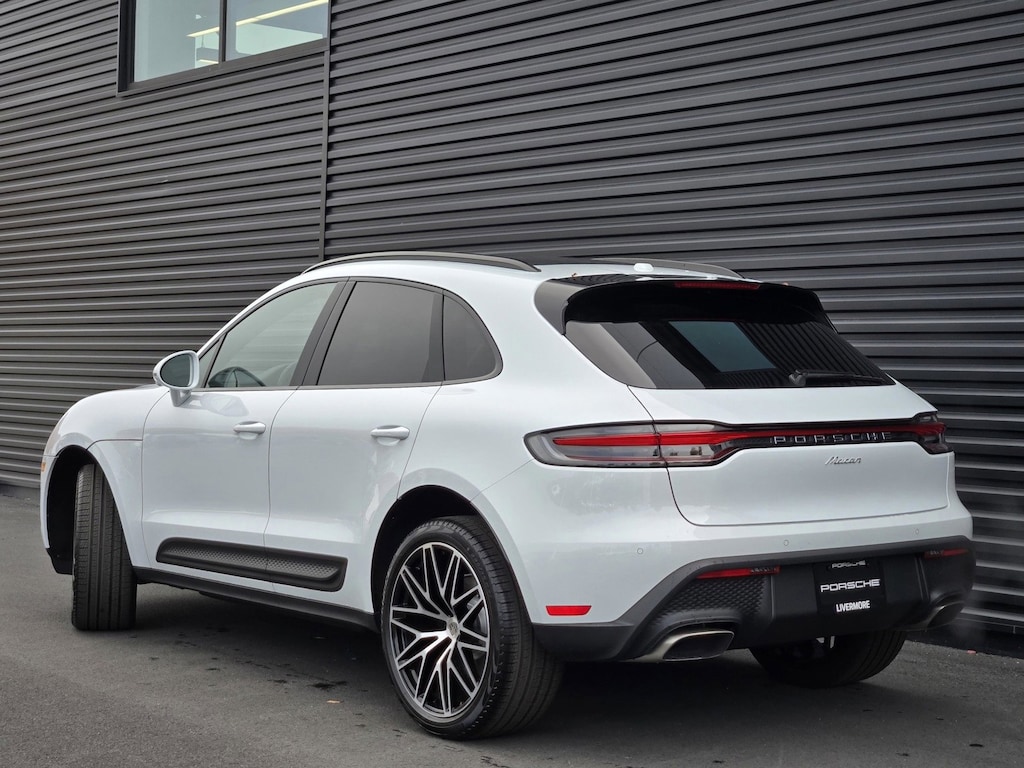 2026 Porsche Macan T photo 3
