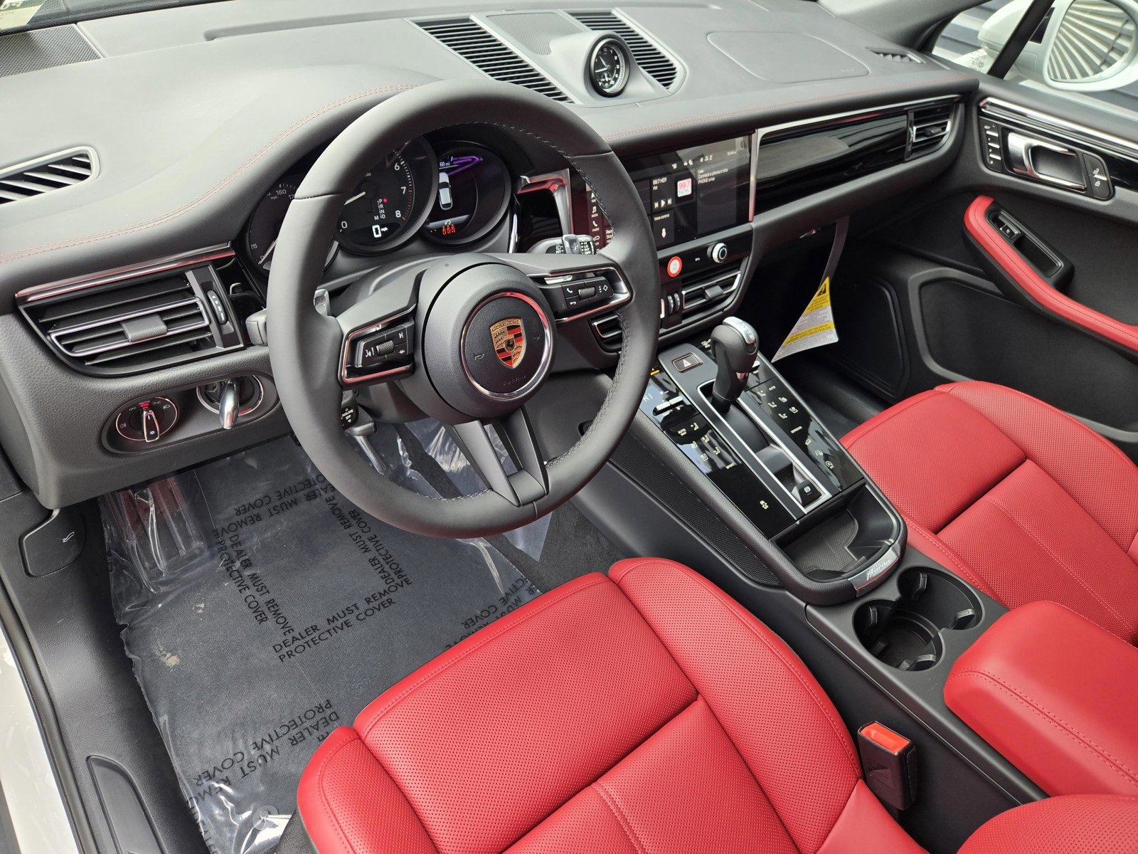 2026 Porsche Macan T photo 4