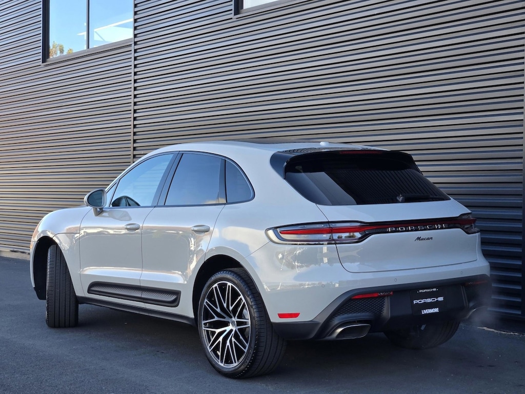 2026 Porsche Macan T photo 3